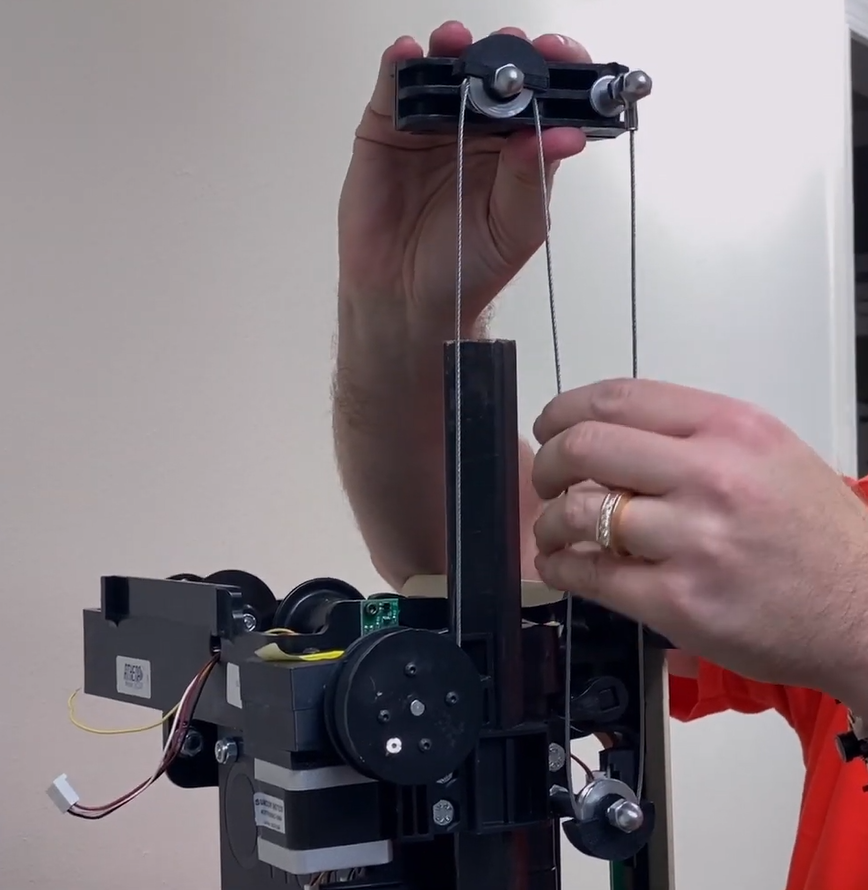 The top mount should be aligned as shown here